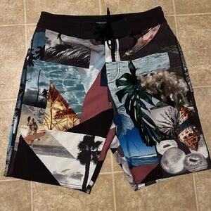 American Eagle Classic multicolored board shorts